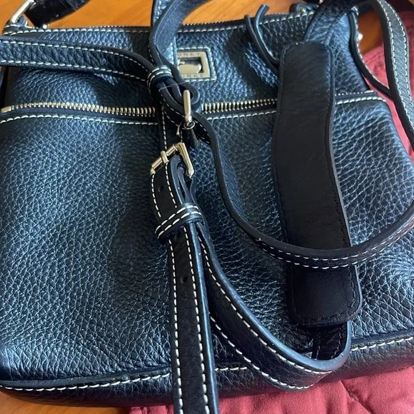 Dooney & Bourke Black Leather Purse with adjustable shoulder strap - Picture 3 of 4